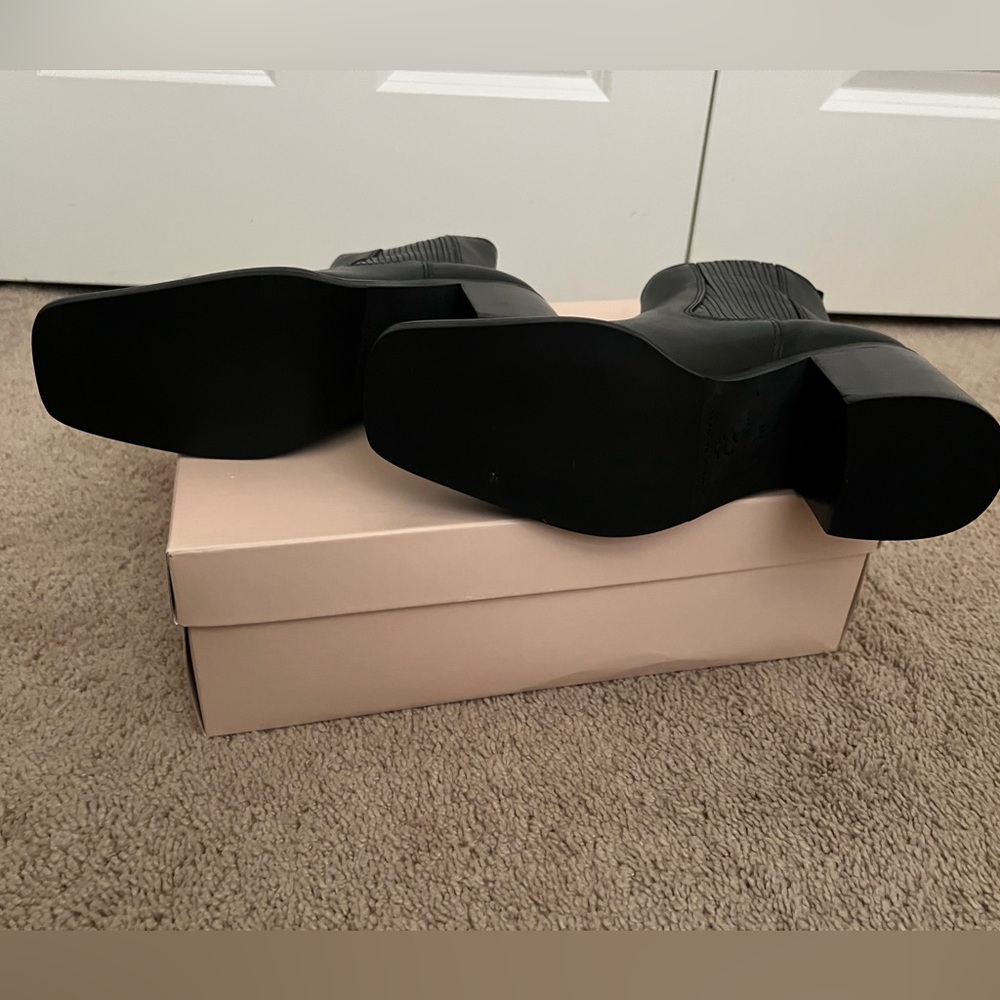 Loeffler Randall Arianna Boots size 9.5 NIB (REPAIR NEEDED) - Picture 8 of 9